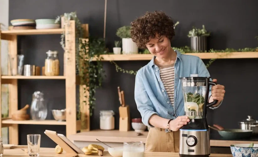 Which Blenders and Kitchen Tools Are Best for Making a Healthy Smoothie?